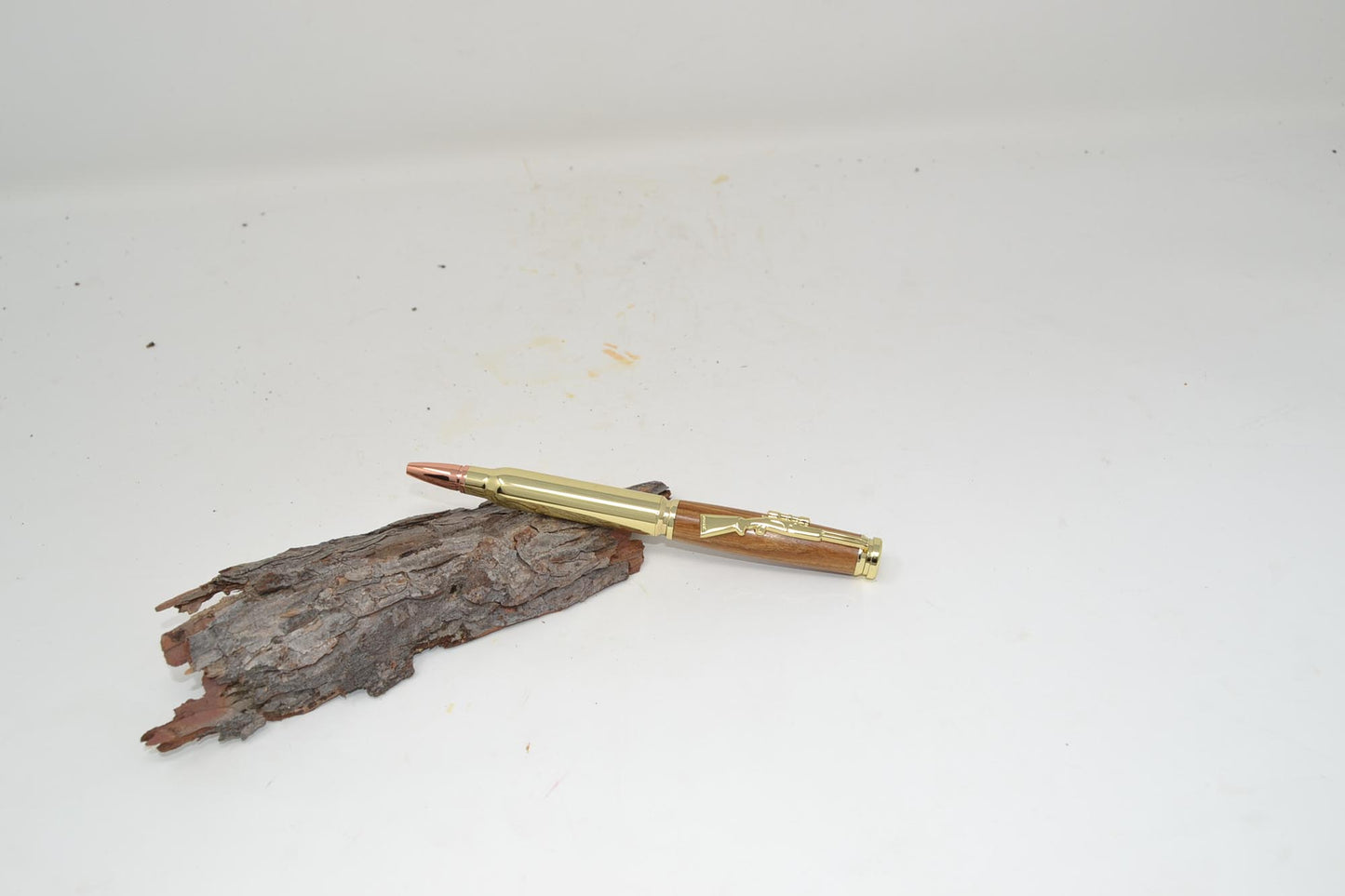 Holzkugelschreiber aus Essigbaumholz