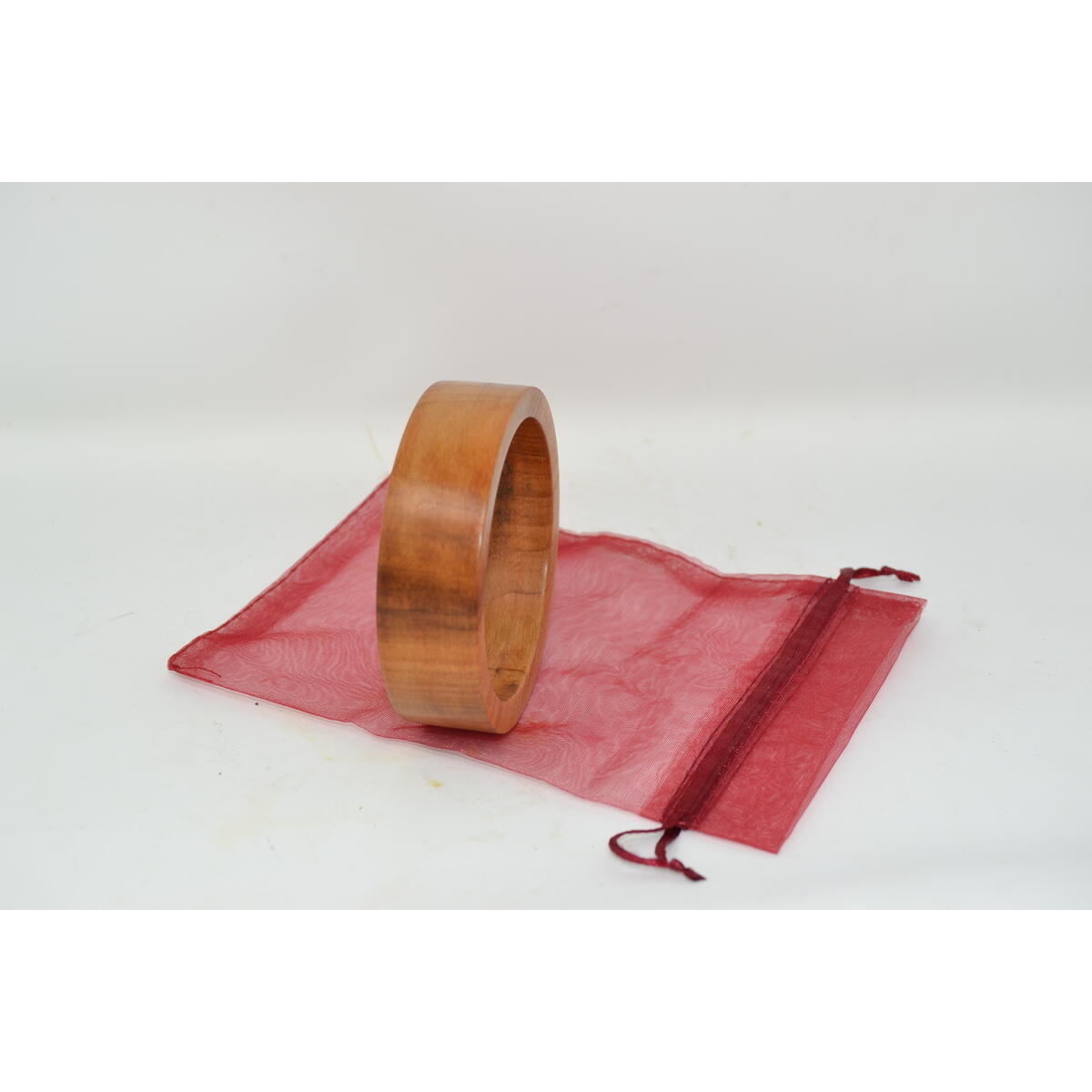 Holzarmreif aus Kirschholz