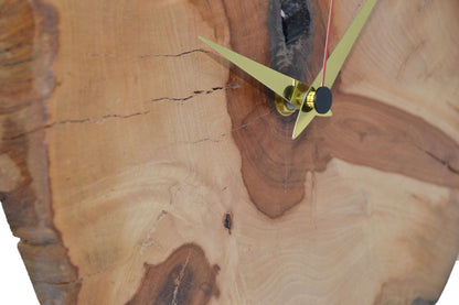 Holz Wanduhr 31x25 cm Apfel Handarbeit