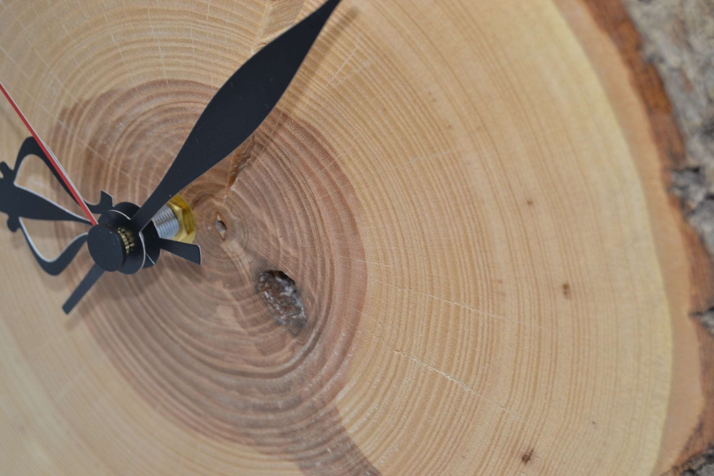 Holz Wanduhr 25x23cm aus Eschenholz Unikat Handarbeit