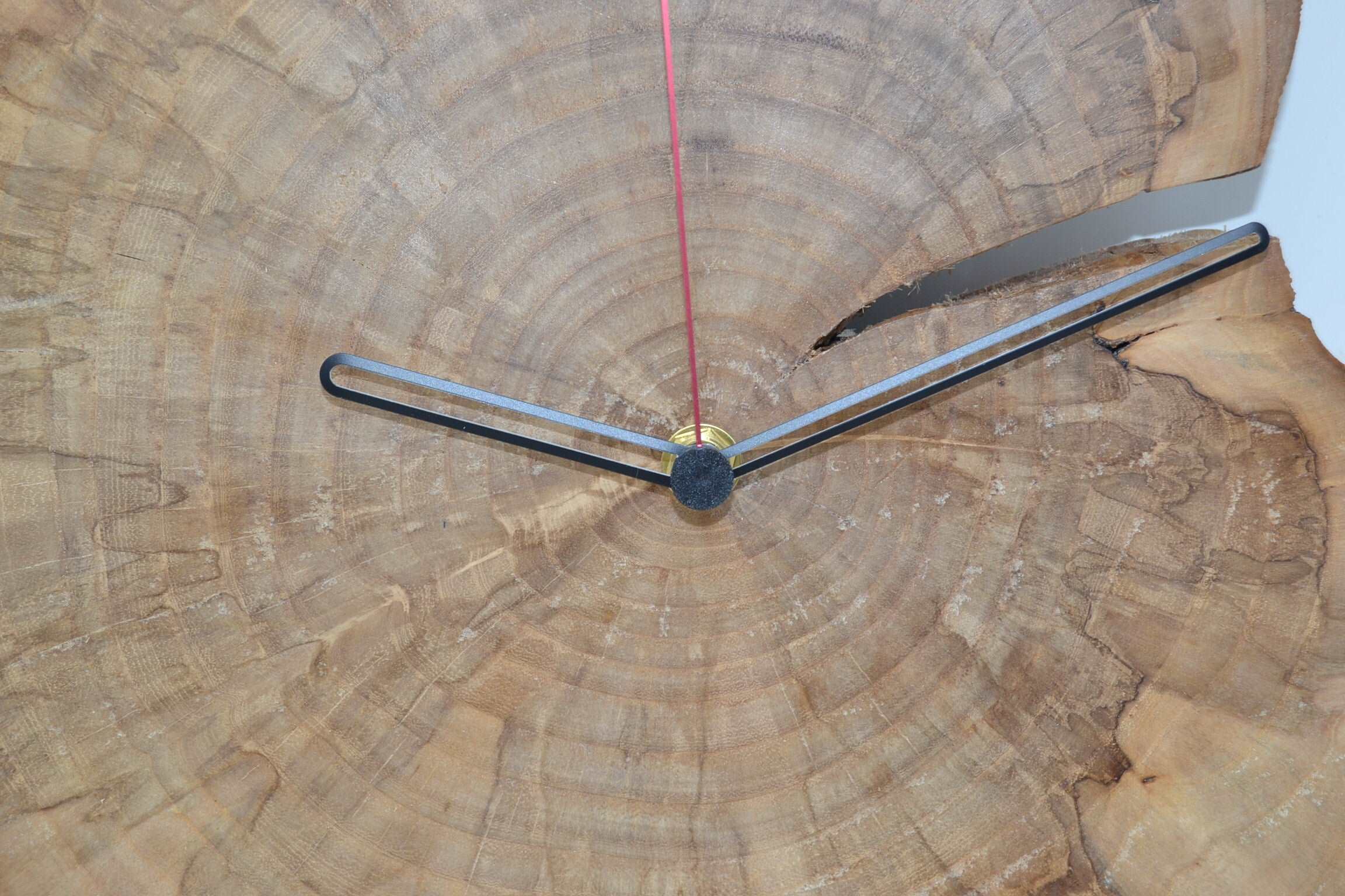 Holz Wanduhr 28x27 cm Hainbuche Handarbeit