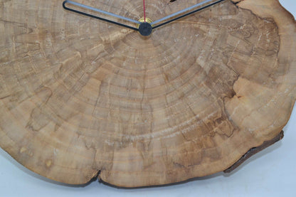 Holz Wanduhr 28x27 cm Hainbuche Handarbeit