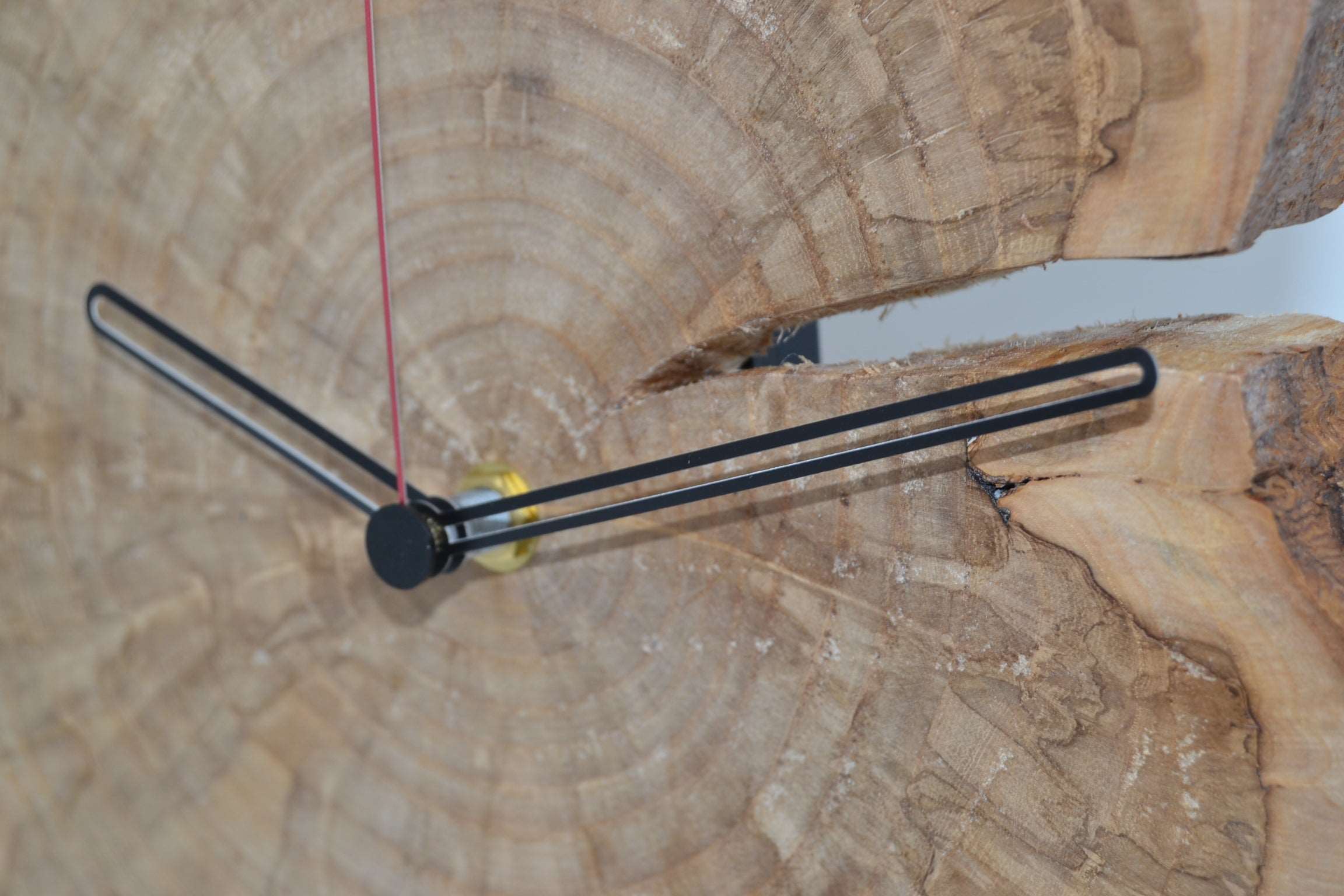 Holz Wanduhr 28x27 cm Hainbuche Handarbeit