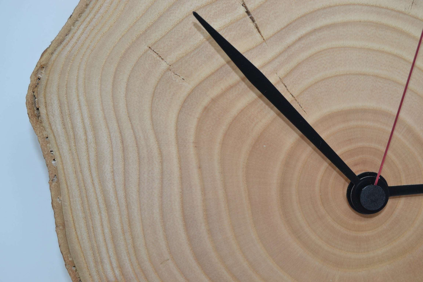 Holz Wanduhr 28x24cm aus Eschenholz Unikat Handarbeit