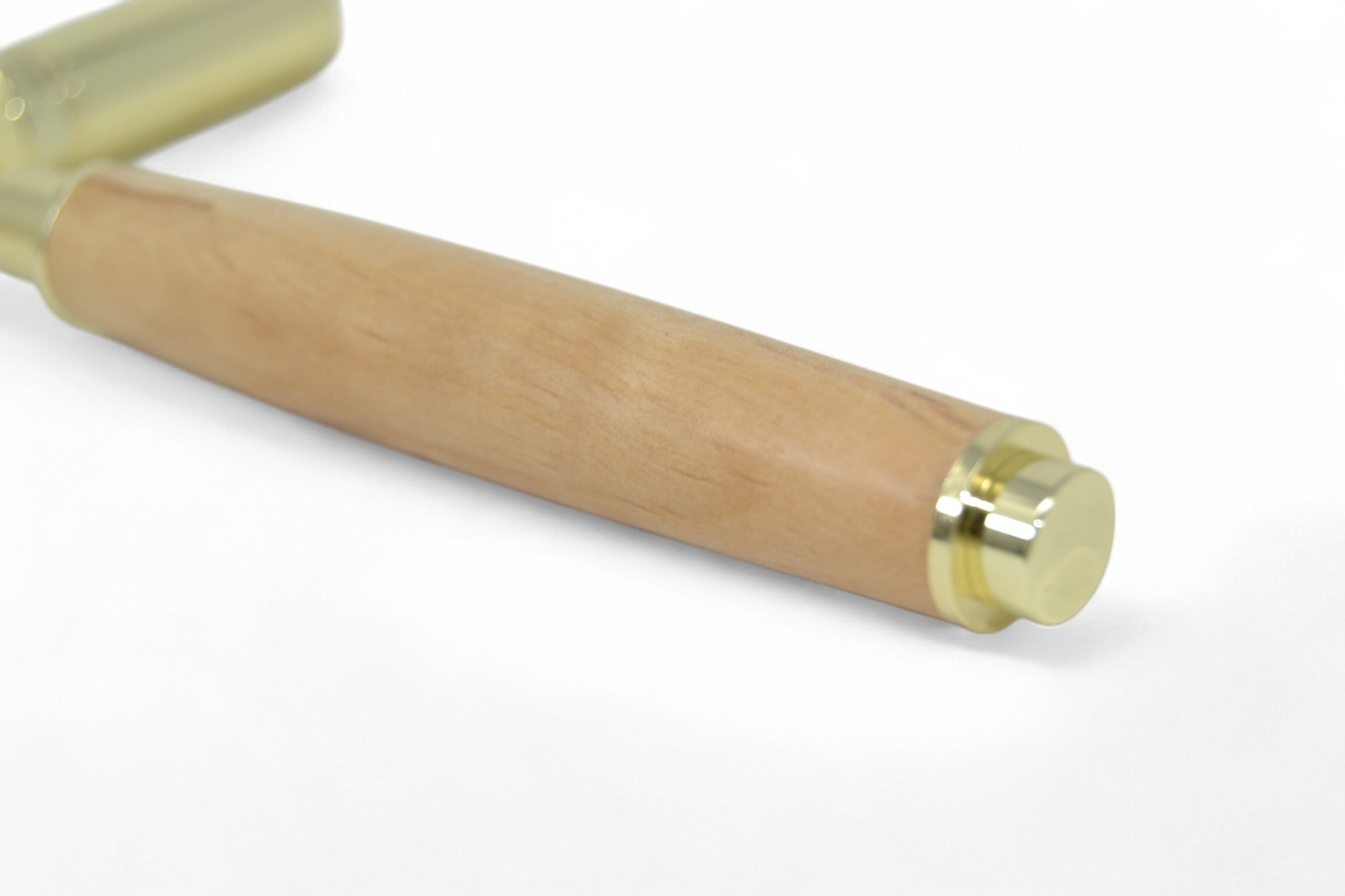 Holzfüller aus Erle mit Magnetkappe