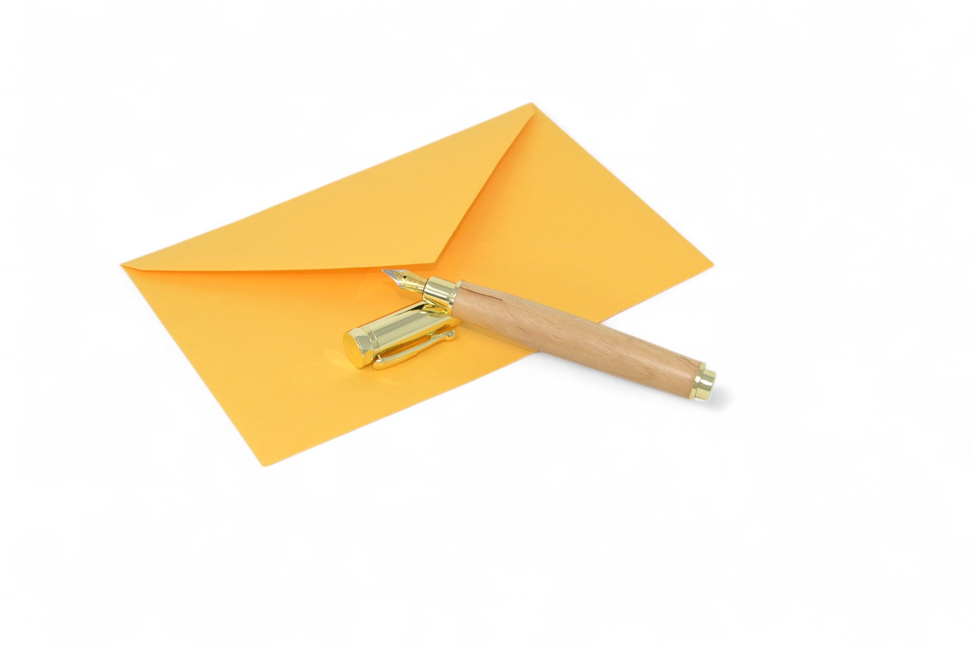 Holzfüller aus Erle mit Magnetkappe