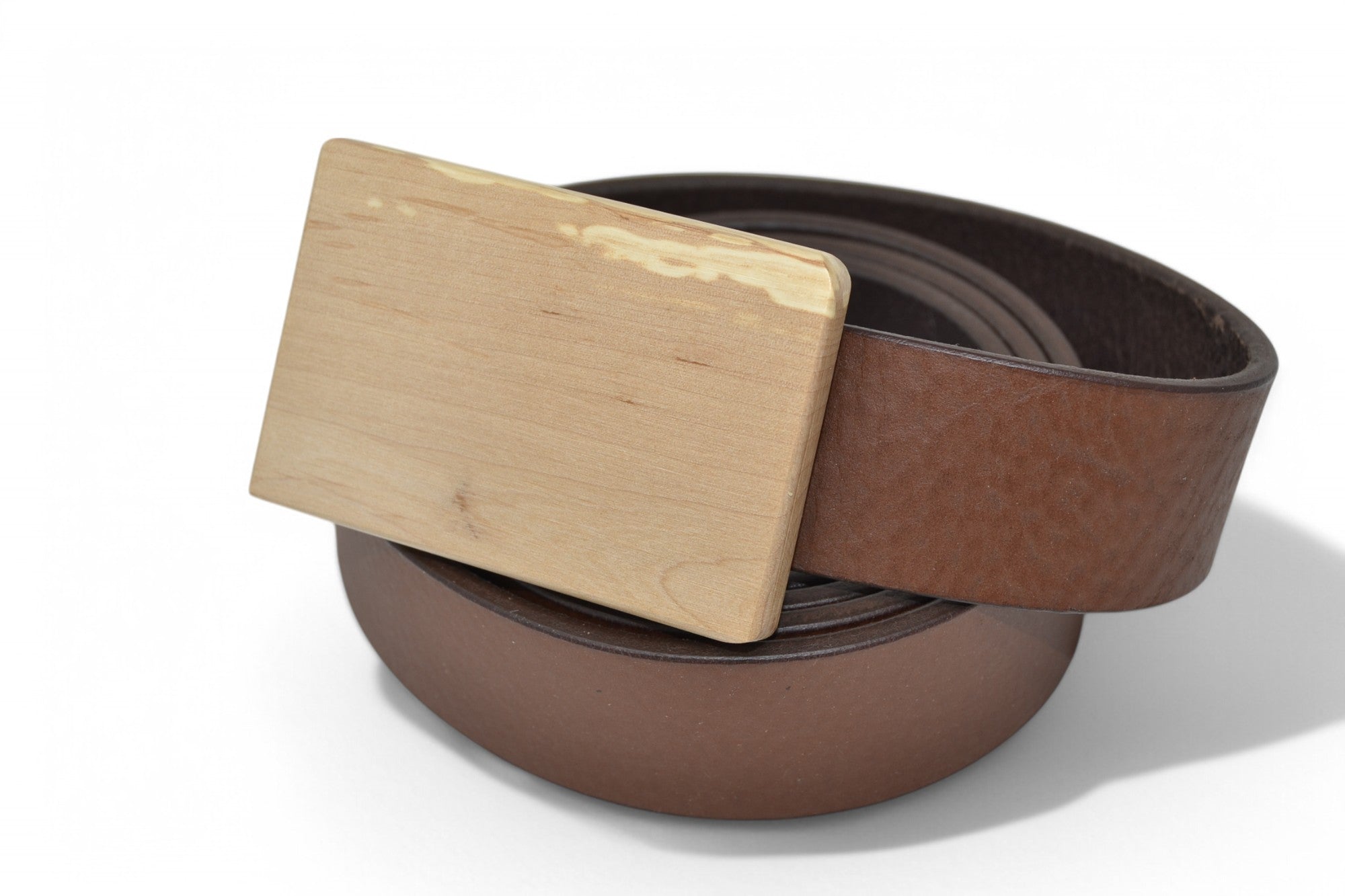 Ledergürtel mit Holzschnalle aus Haselnuss