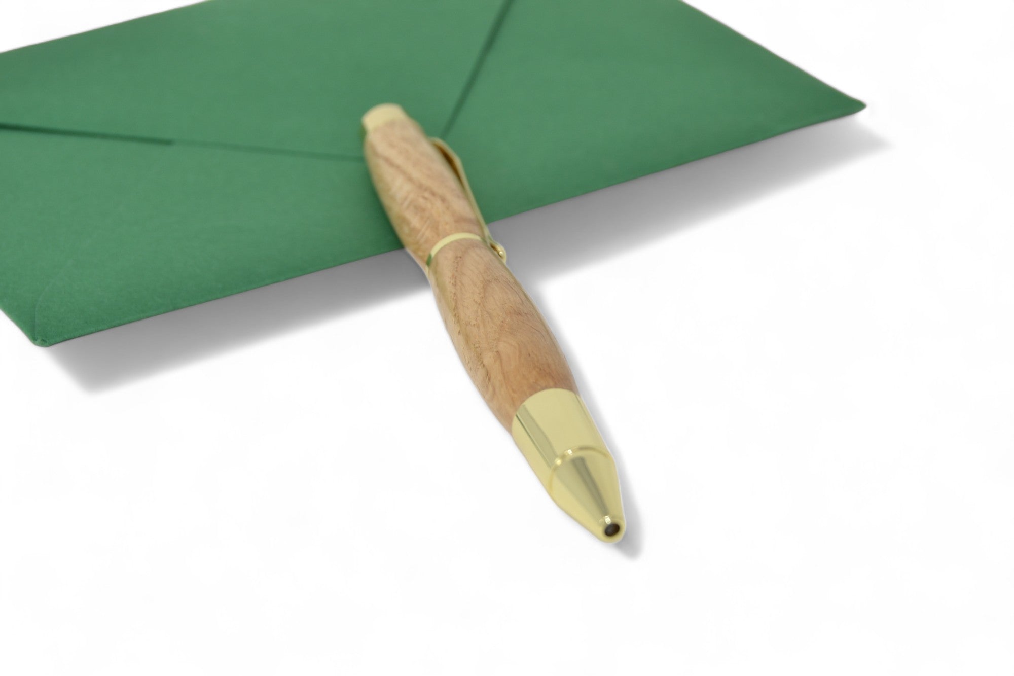 Hochwertiger Holzkugelschreiber aus Eiche, vergoldet