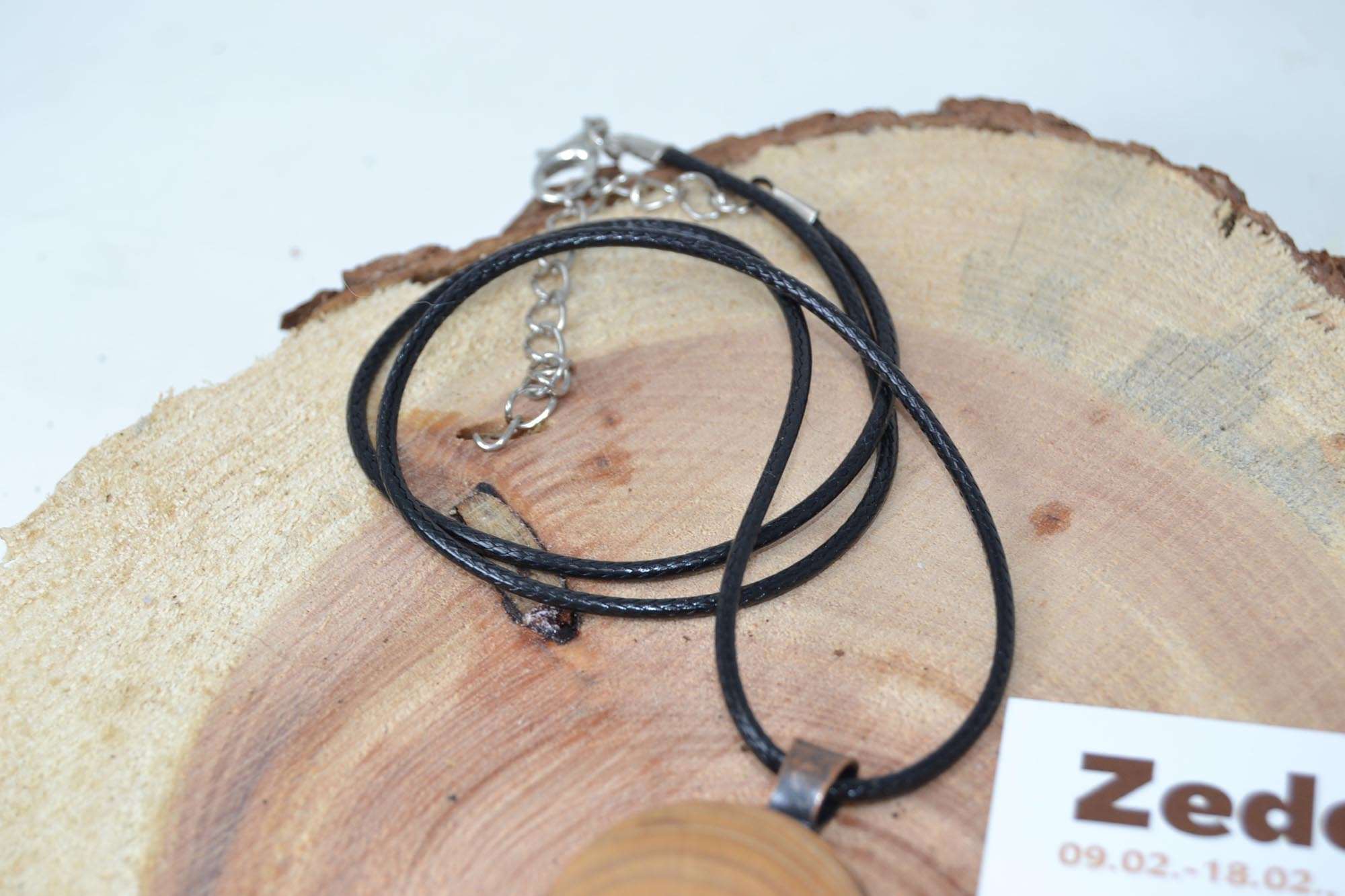 Holz Halskette aus Atlaszeder