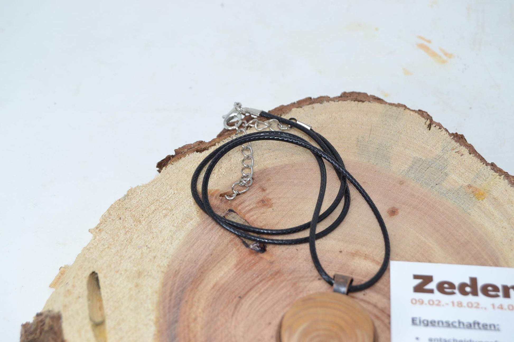 Holz Halskette aus Atlaszeder