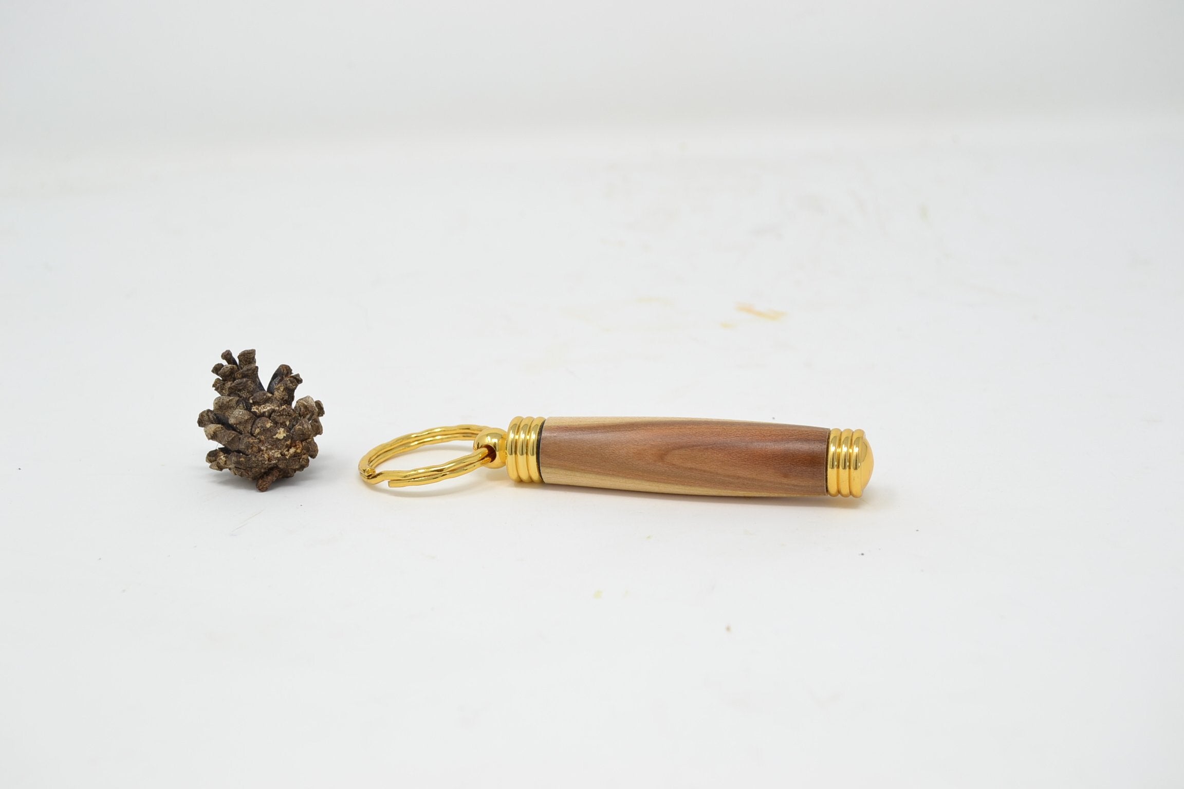 Holz Schlüsselanhänger aus Zwetschke mit Geheimfach