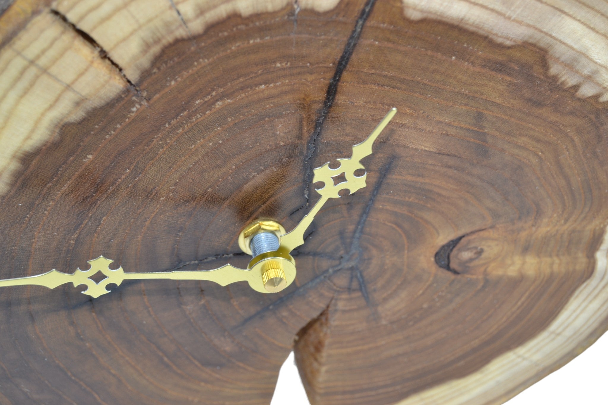 Holz Wanduhr aus Goldregen