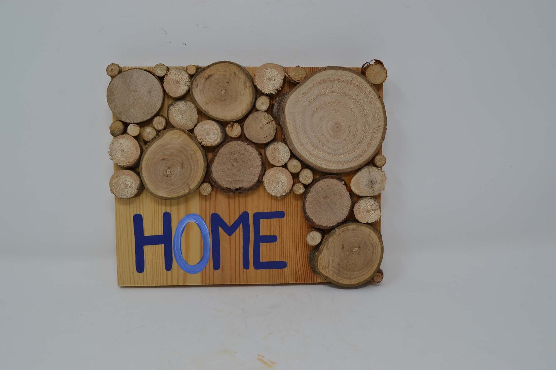 Holzbild aus Baumscheiben "Home"