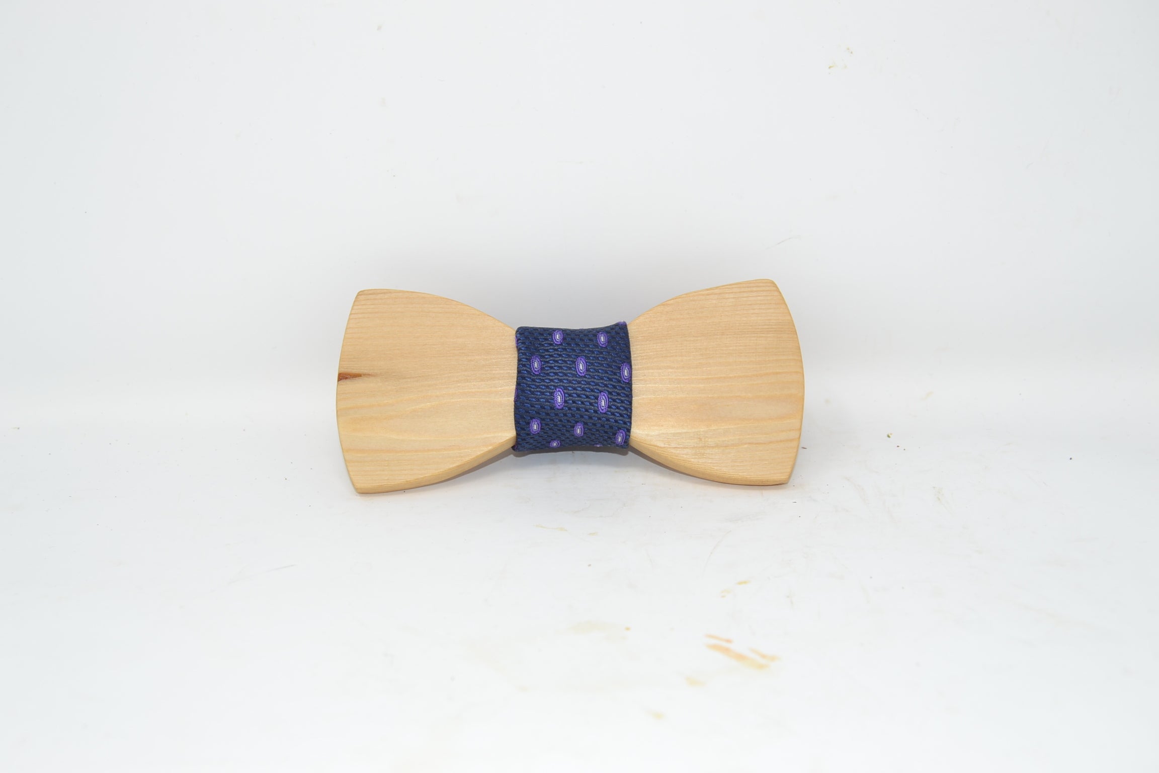 Holzfliege aus Fichtenholz