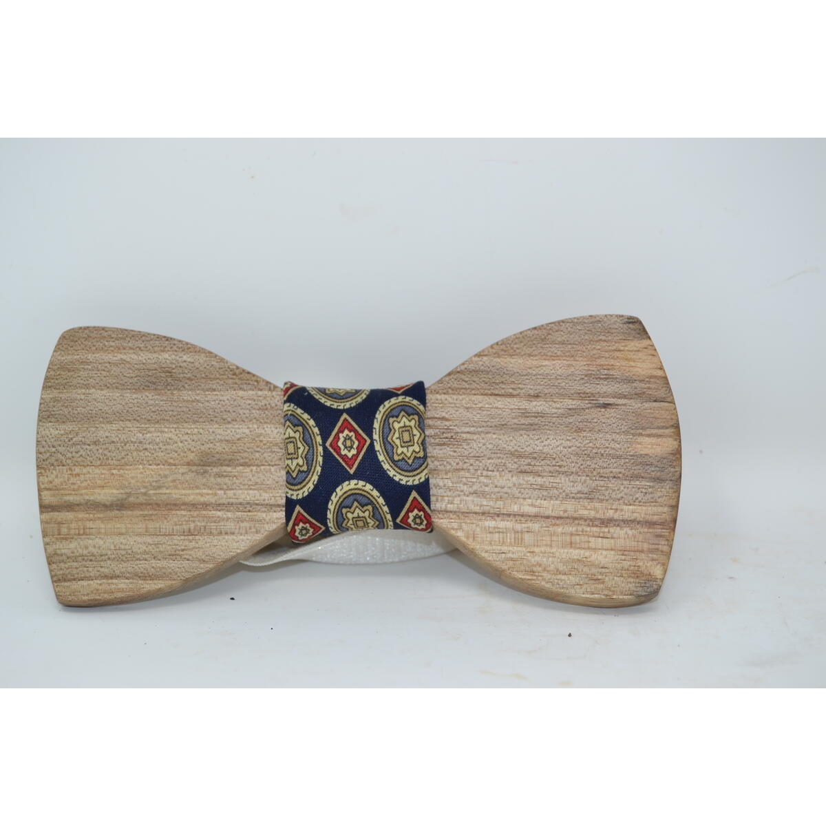 Holzfliege aus Walnuss