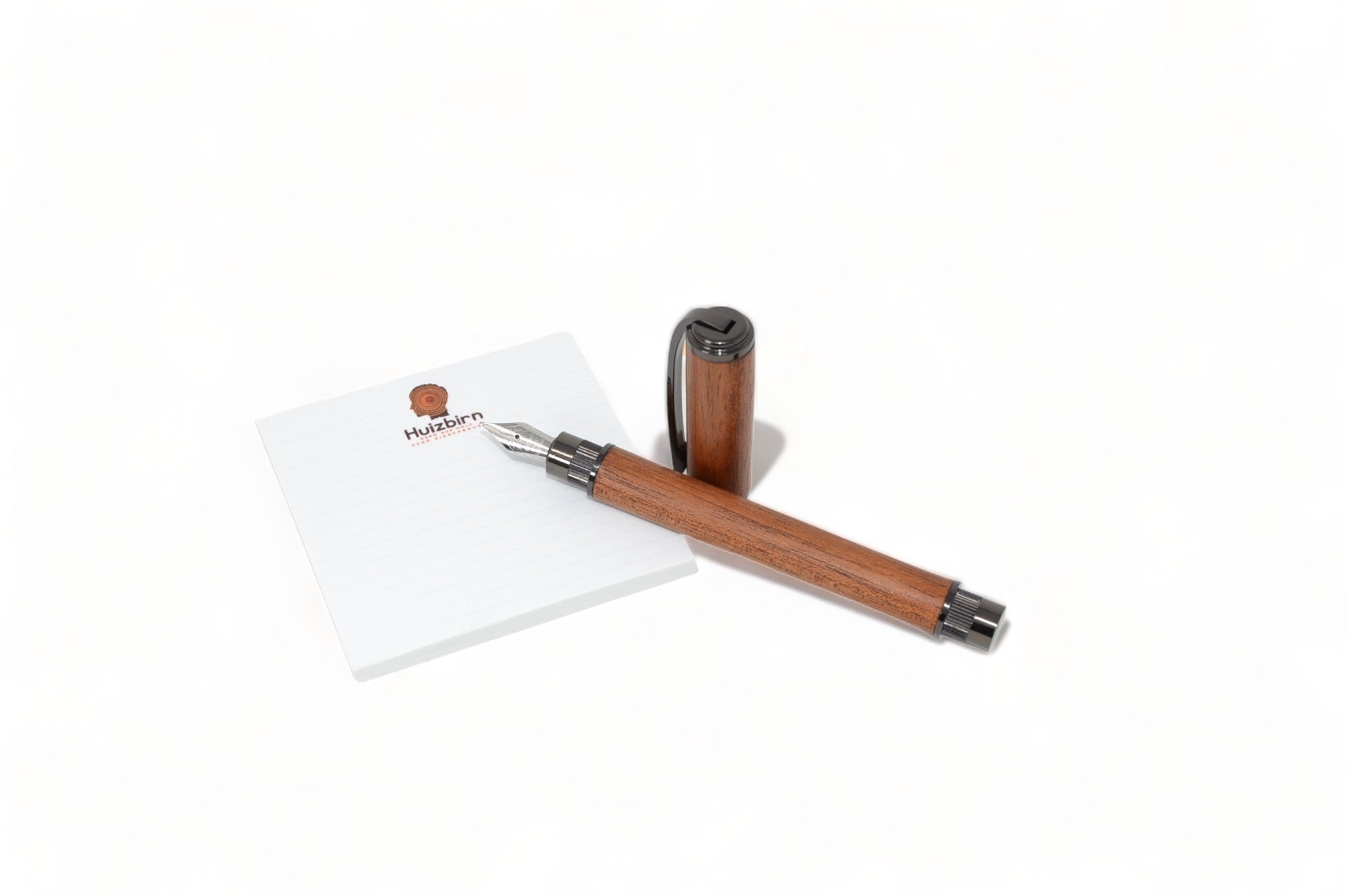 Holzfüllfeder aus recyceltem Mahagoni mit Magnetkappe