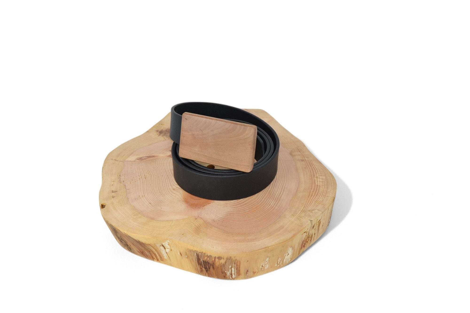 Ledergürtel mit Holzschnalle aus Mostbirne