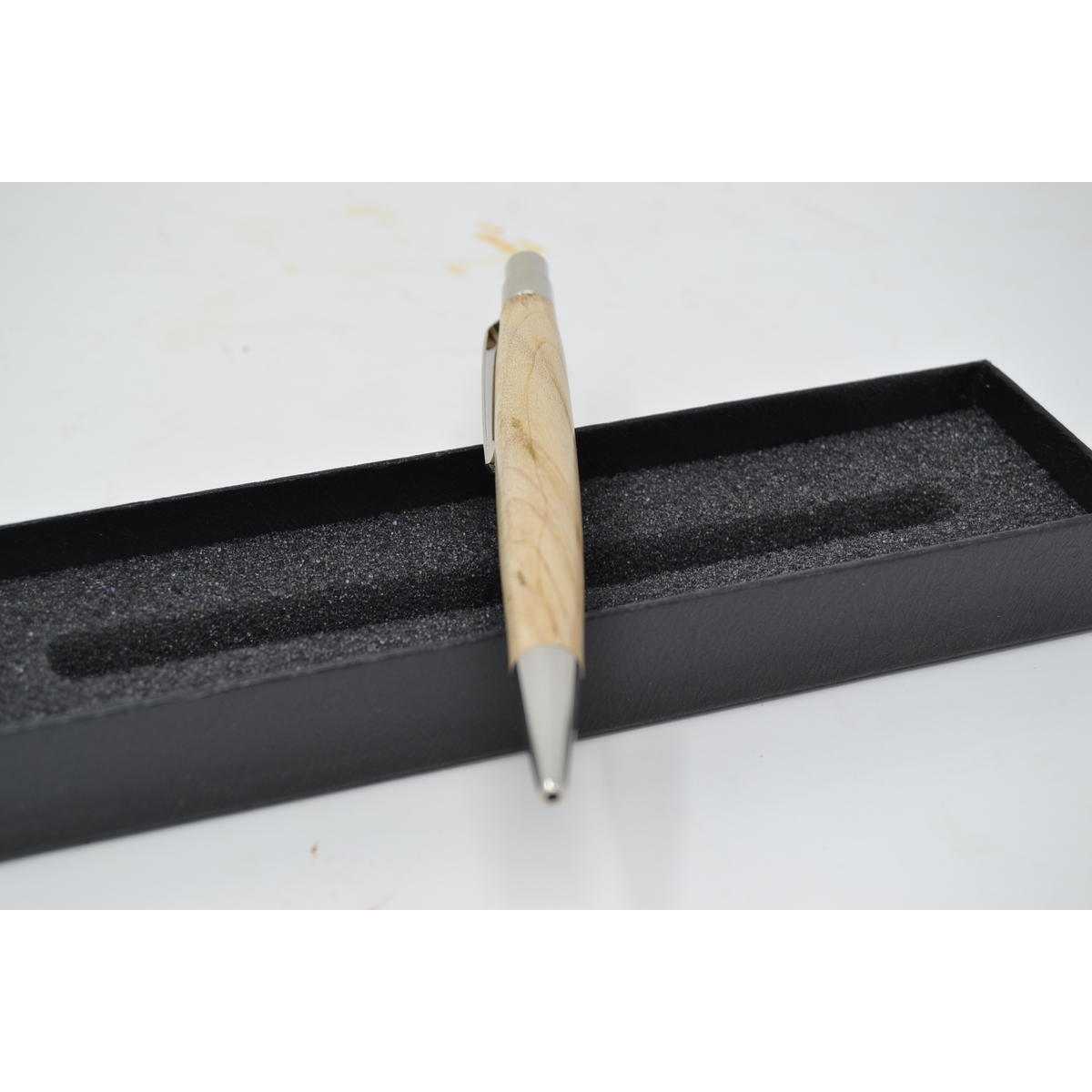 Holzkugelschreiber aus Ahorn mit Klickmechanismus