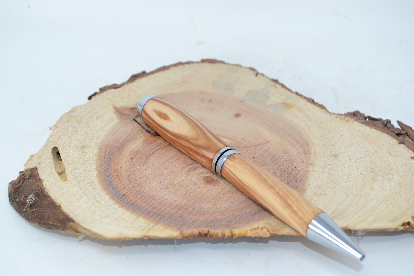 Holzkugelschreiber aus Apfelholz