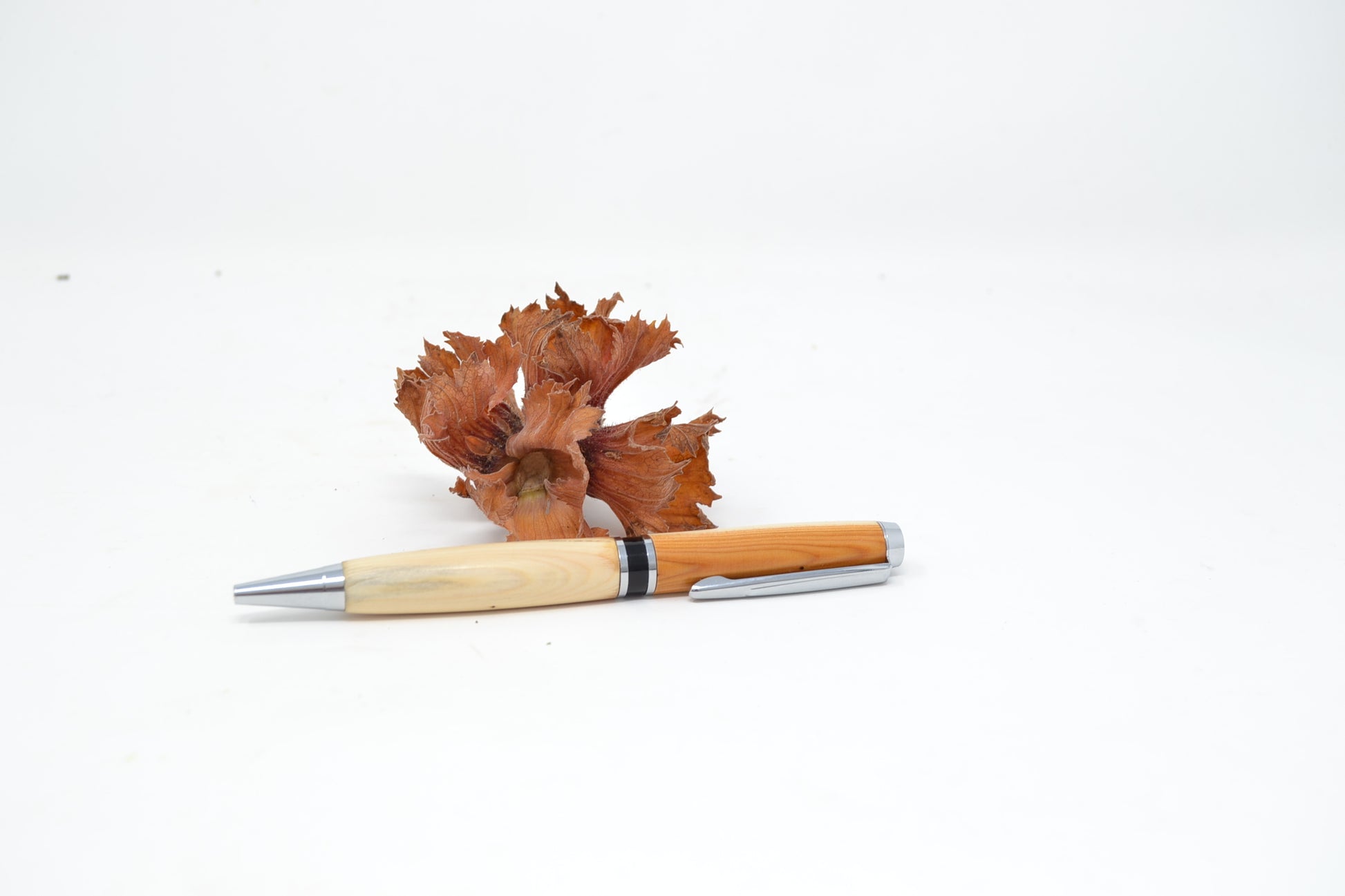 Holzkugelschreiber aus Eibenholz