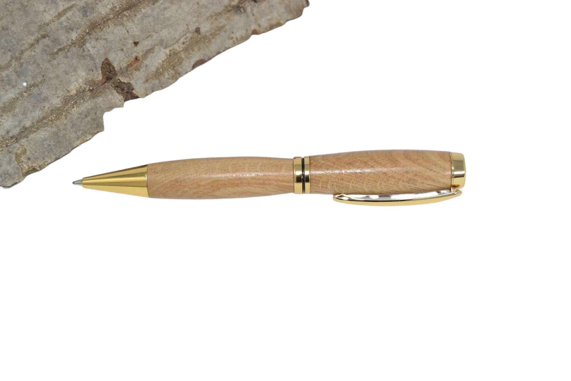 Personalisierbarer Holzkugelschreiber aus Eichenholz