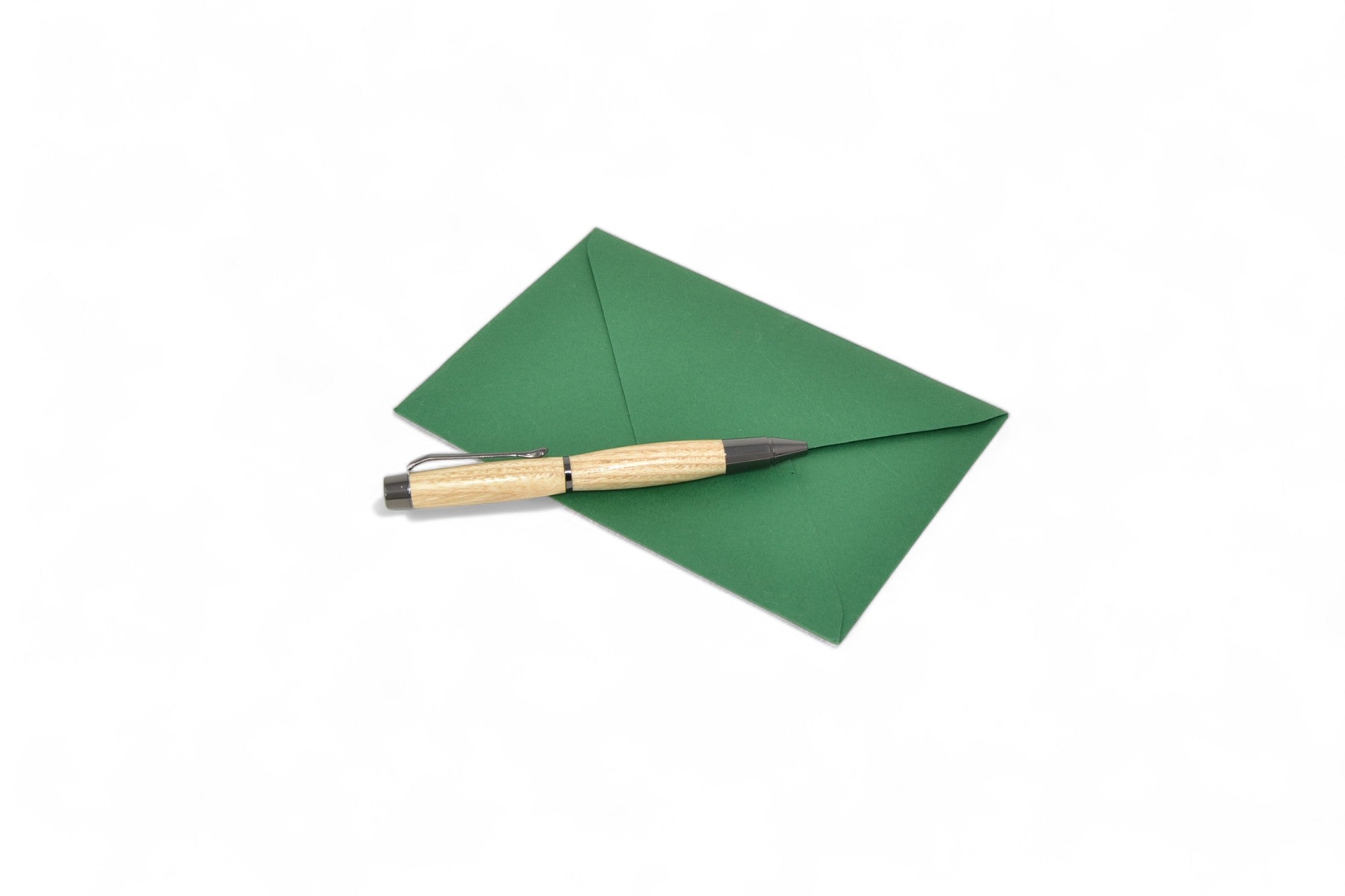 Holzkugelschreiber aus Eschenholz mit Drehmechanismus