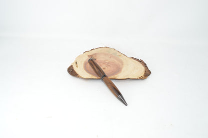 Holzkugelschreiber aus Nussholz