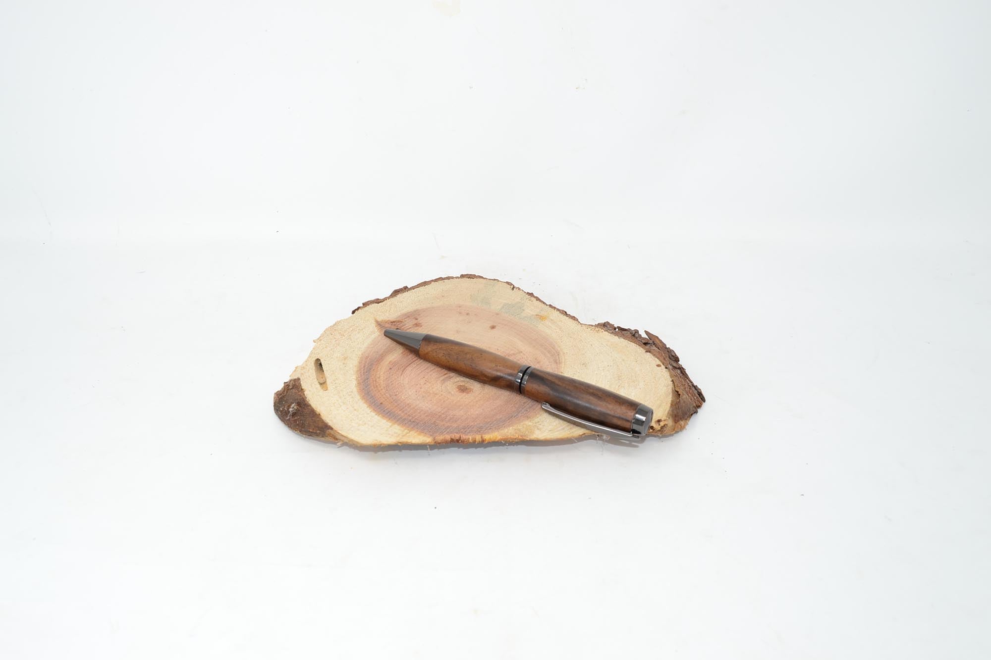 Holzkugelschreiber aus Nussholz