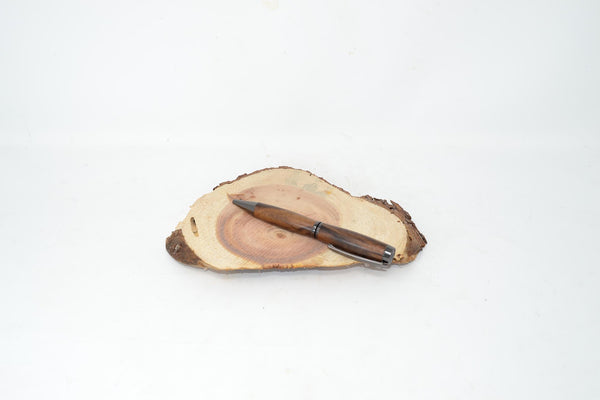 Holzkugelschreiber aus Nussholz