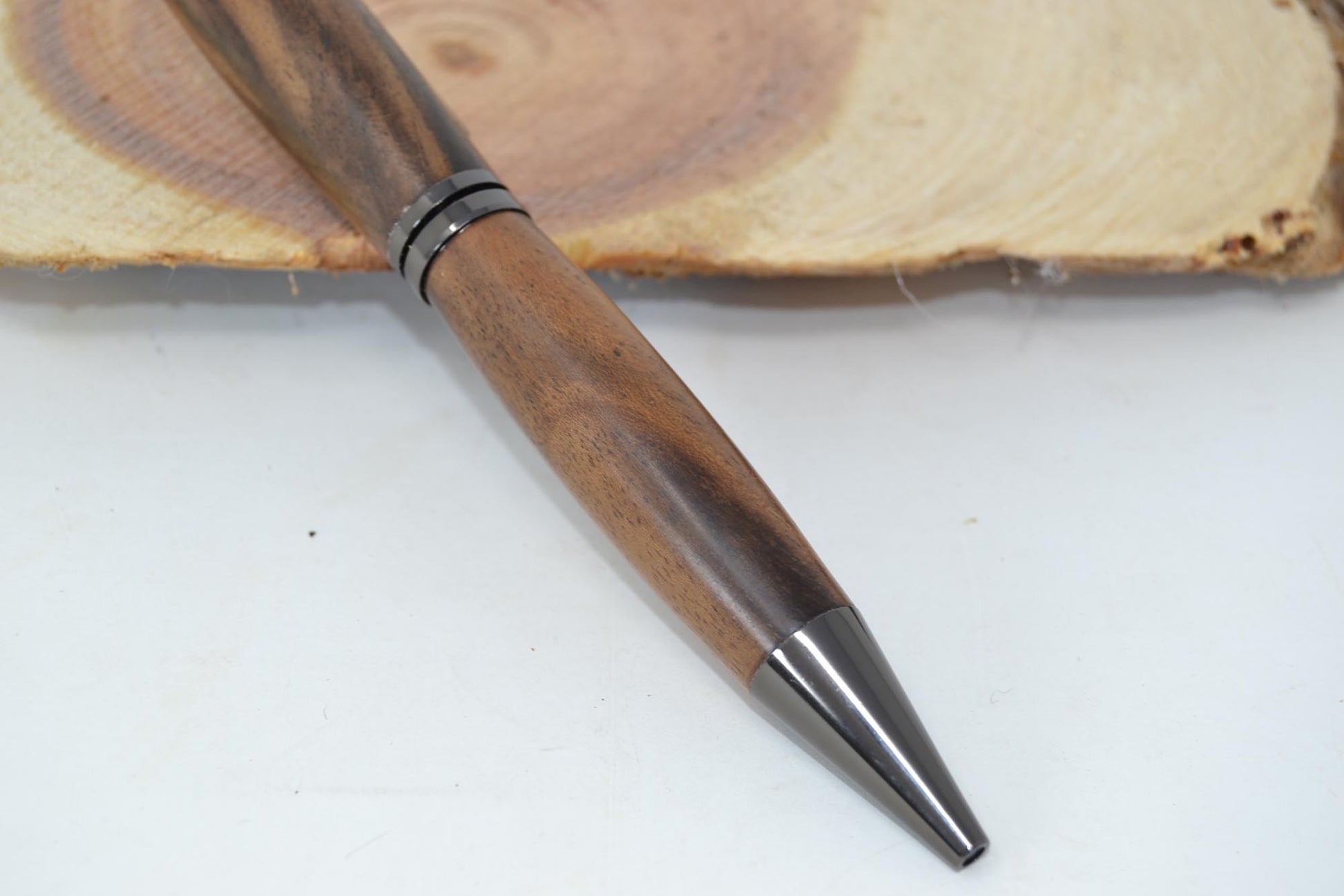 Holzkugelschreiber aus Nussholz
