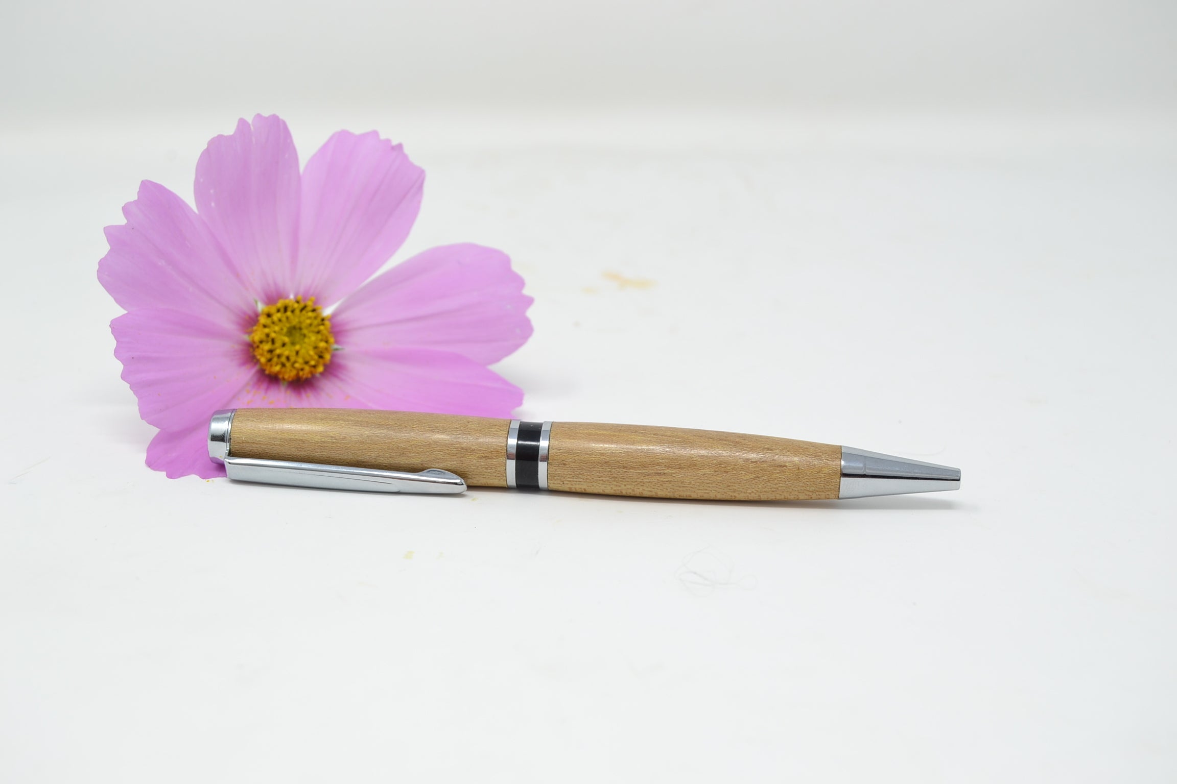 Holzkugelschreiber aus Robinie