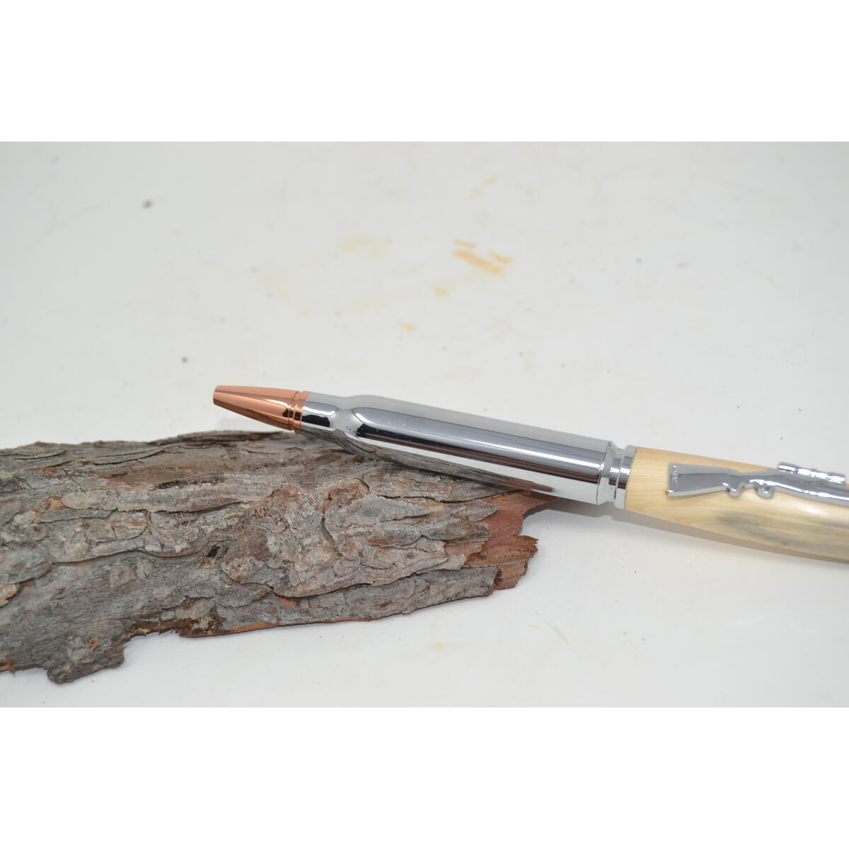 Holzkugelschreiber aus Wacholderholz
