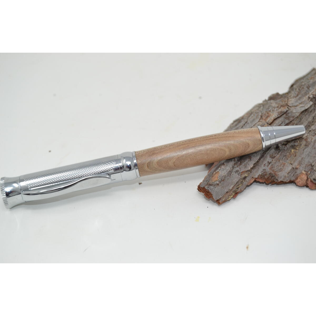 Holzkugelschreiber aus Walnuss, verchromt
