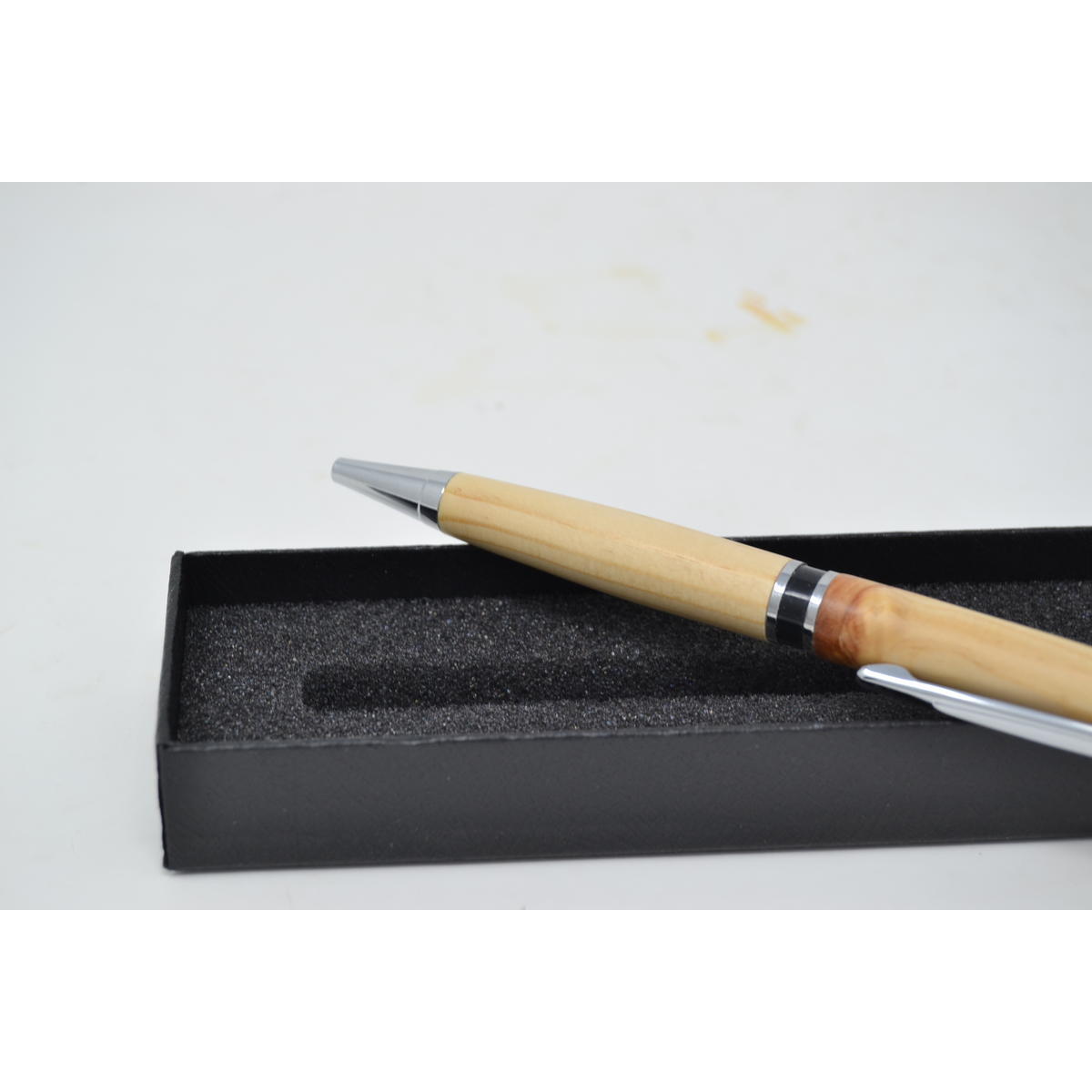 Holzkugelschreiber aus Zirbenholz
