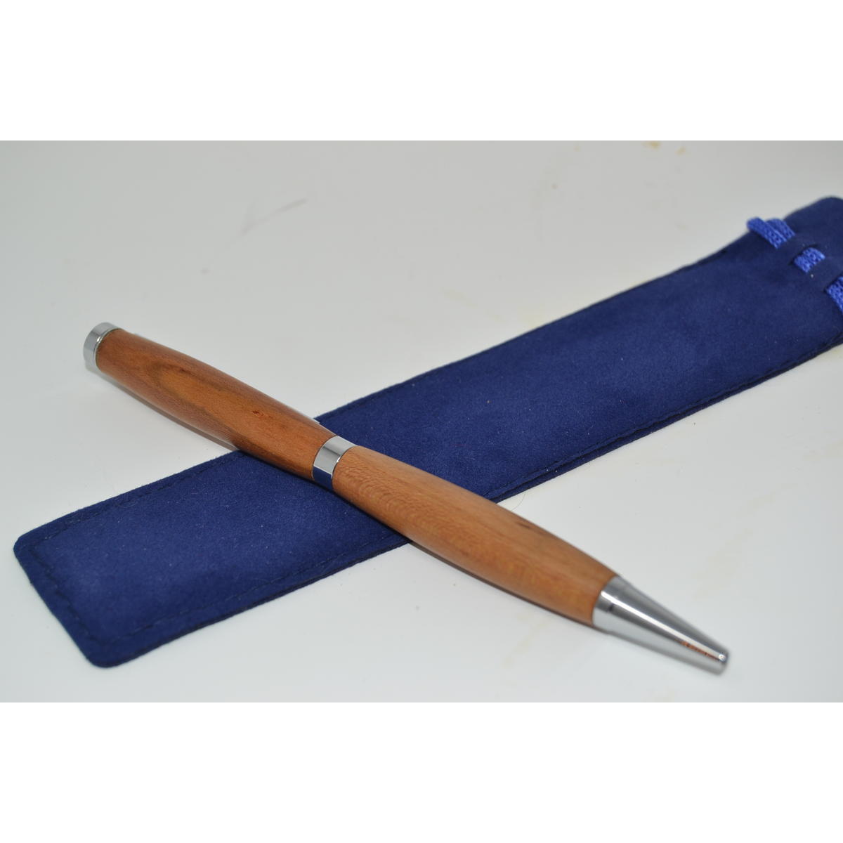 Holzkugelschreiber mit Drehmechanismus aus Zwetschke