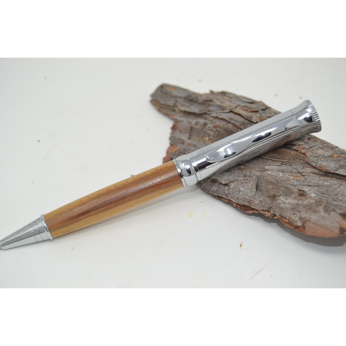 Holzkugelschreiber mit Drehmechanismus, verchromt
