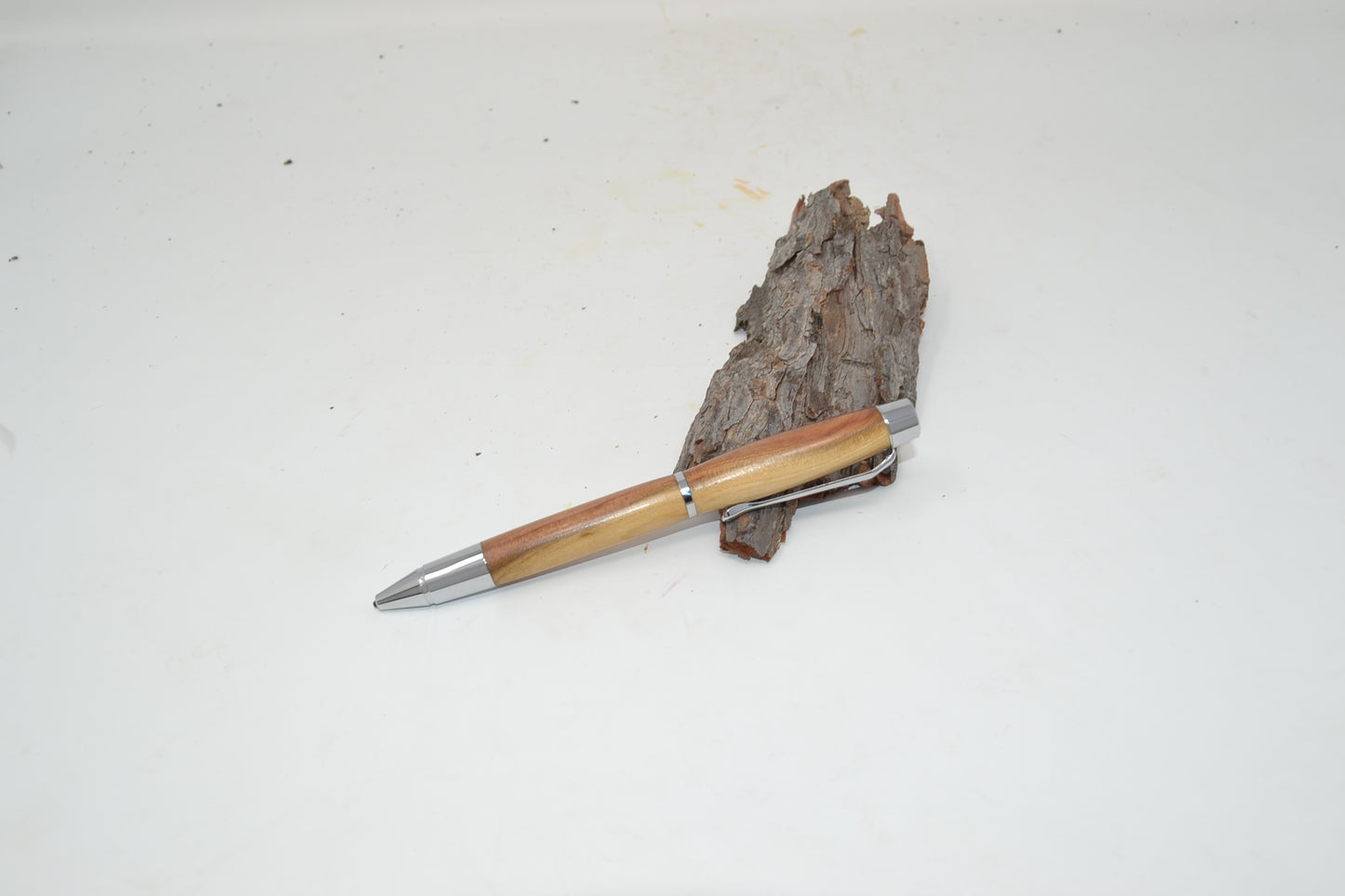 Holzkugelschreiber aus Zwetschkenholz