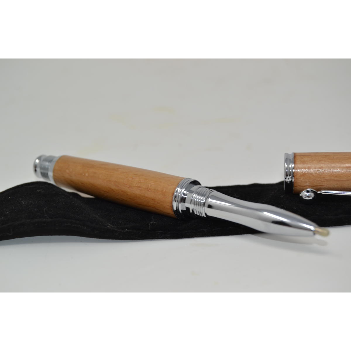 Holz Rollerpen aus Kirsche mit Schraubkappe