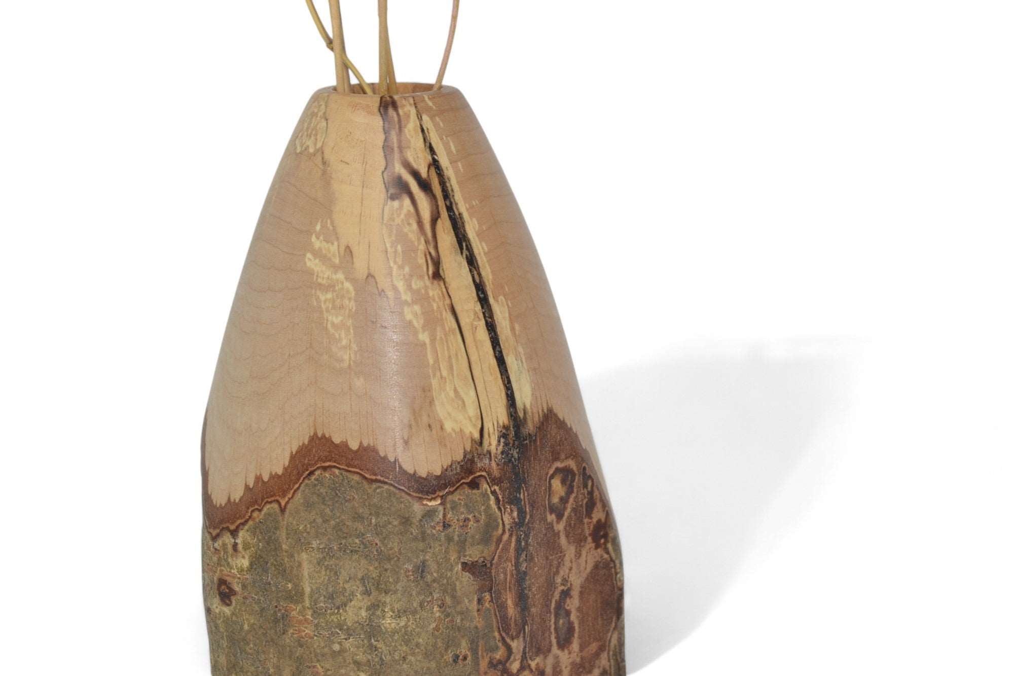 Holzvase aus Haselnuss Holz