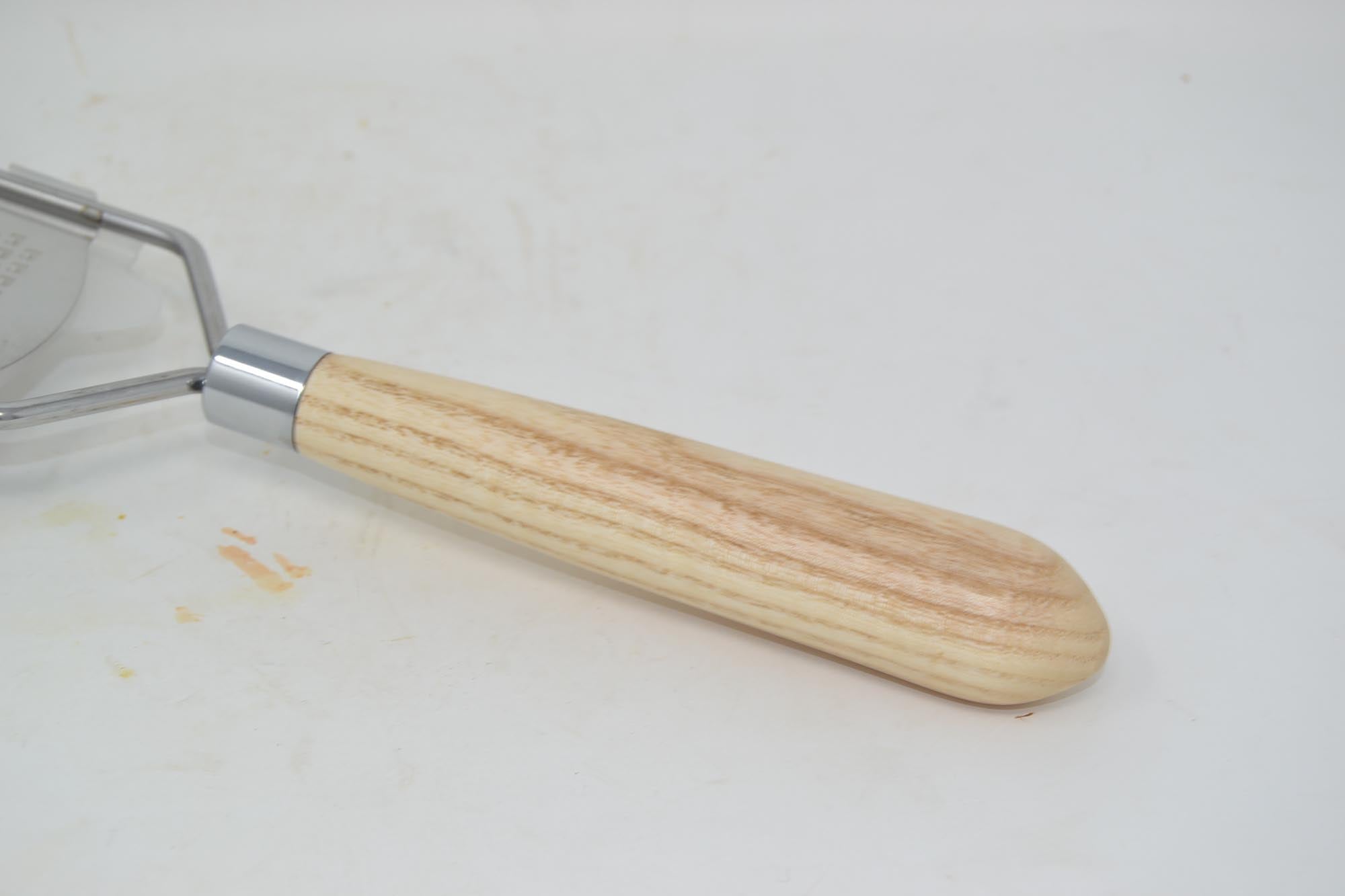 Holz Küchenreibe mit Holzgriff aus Eschenholz