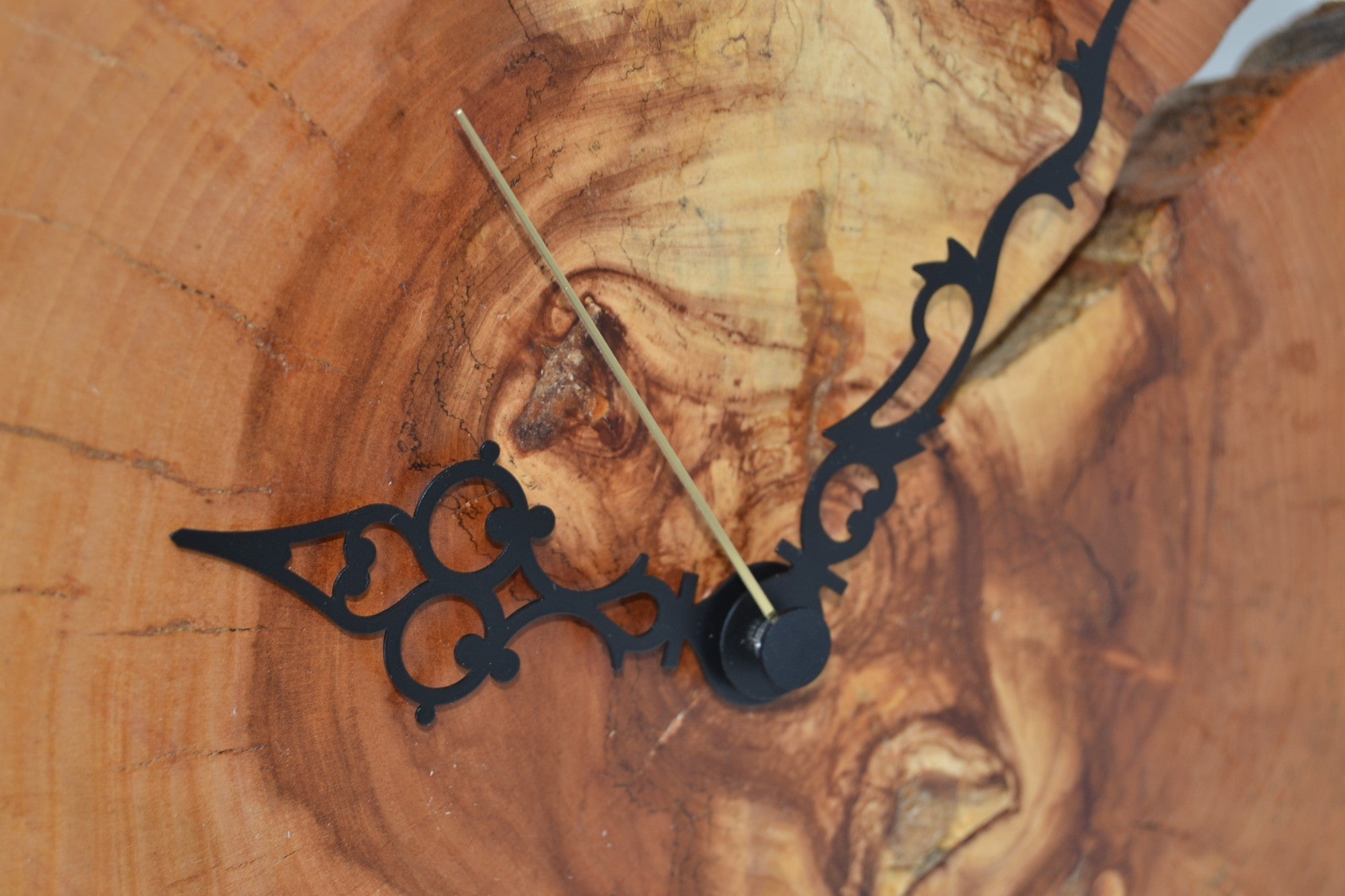 Holz Wanduhr aus Apfelholz