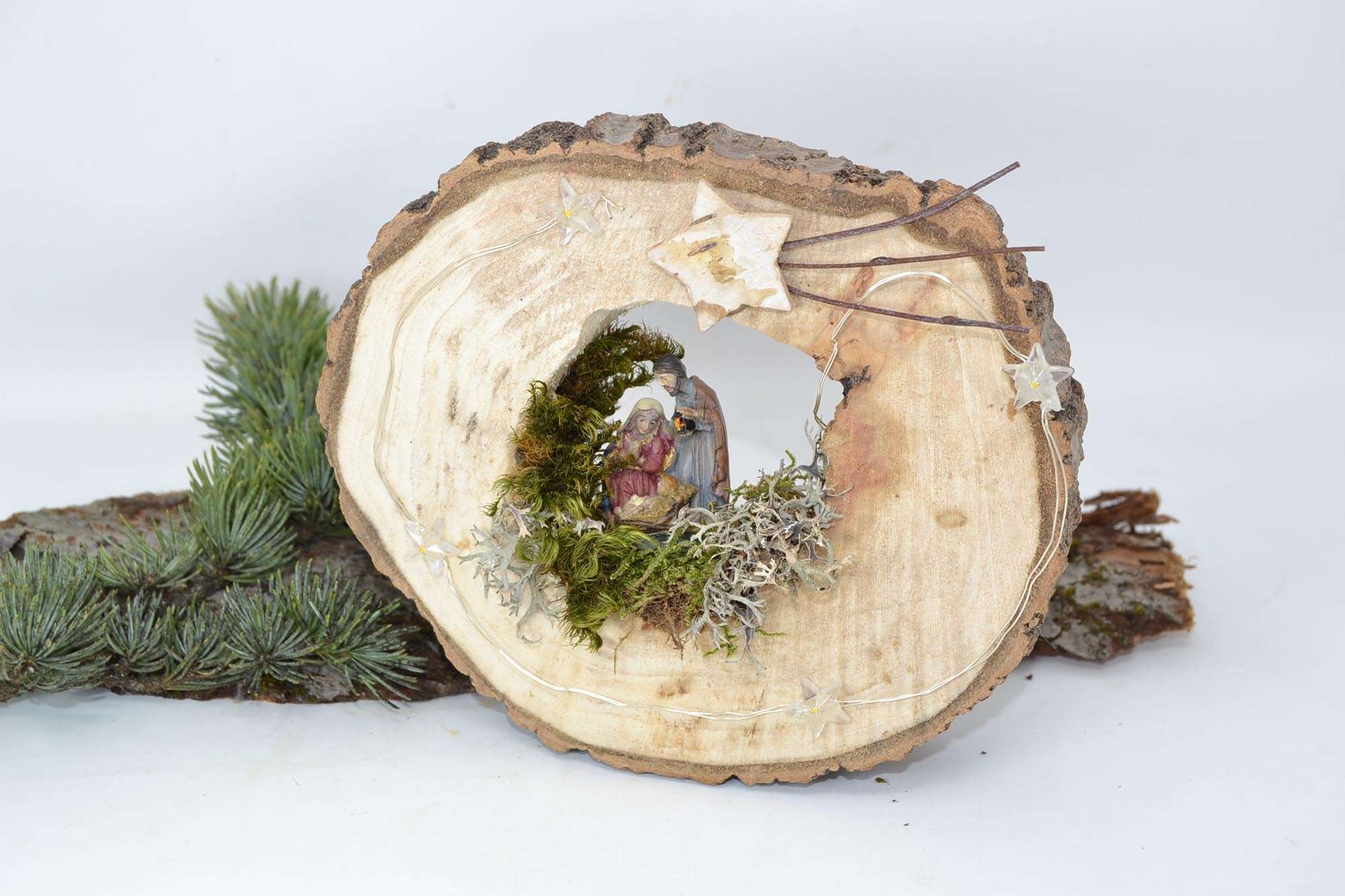 Weihnachtskrippe aus Holz 16x15 cm