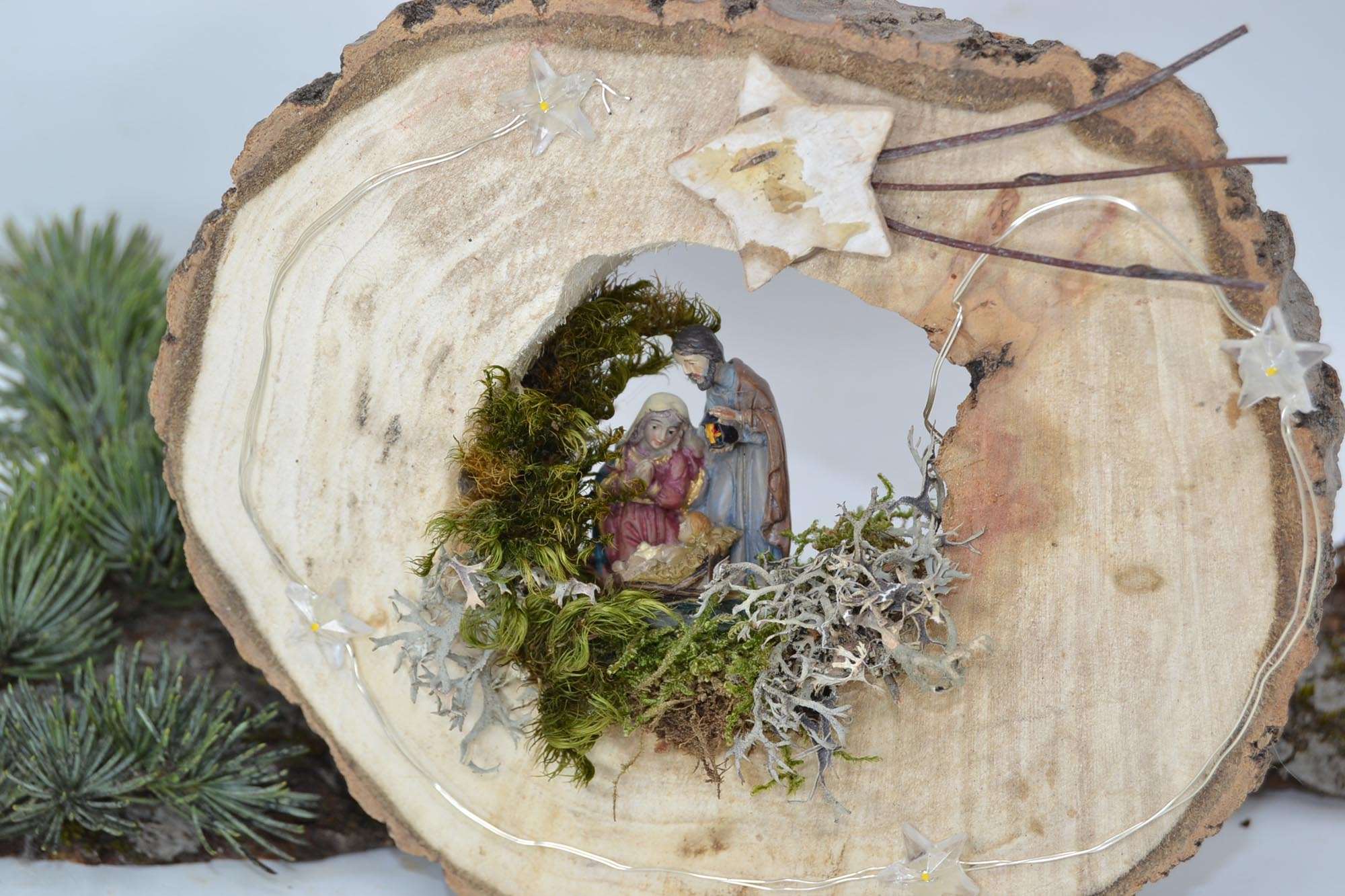 Weihnachtskrippe aus Holz 16x15 cm