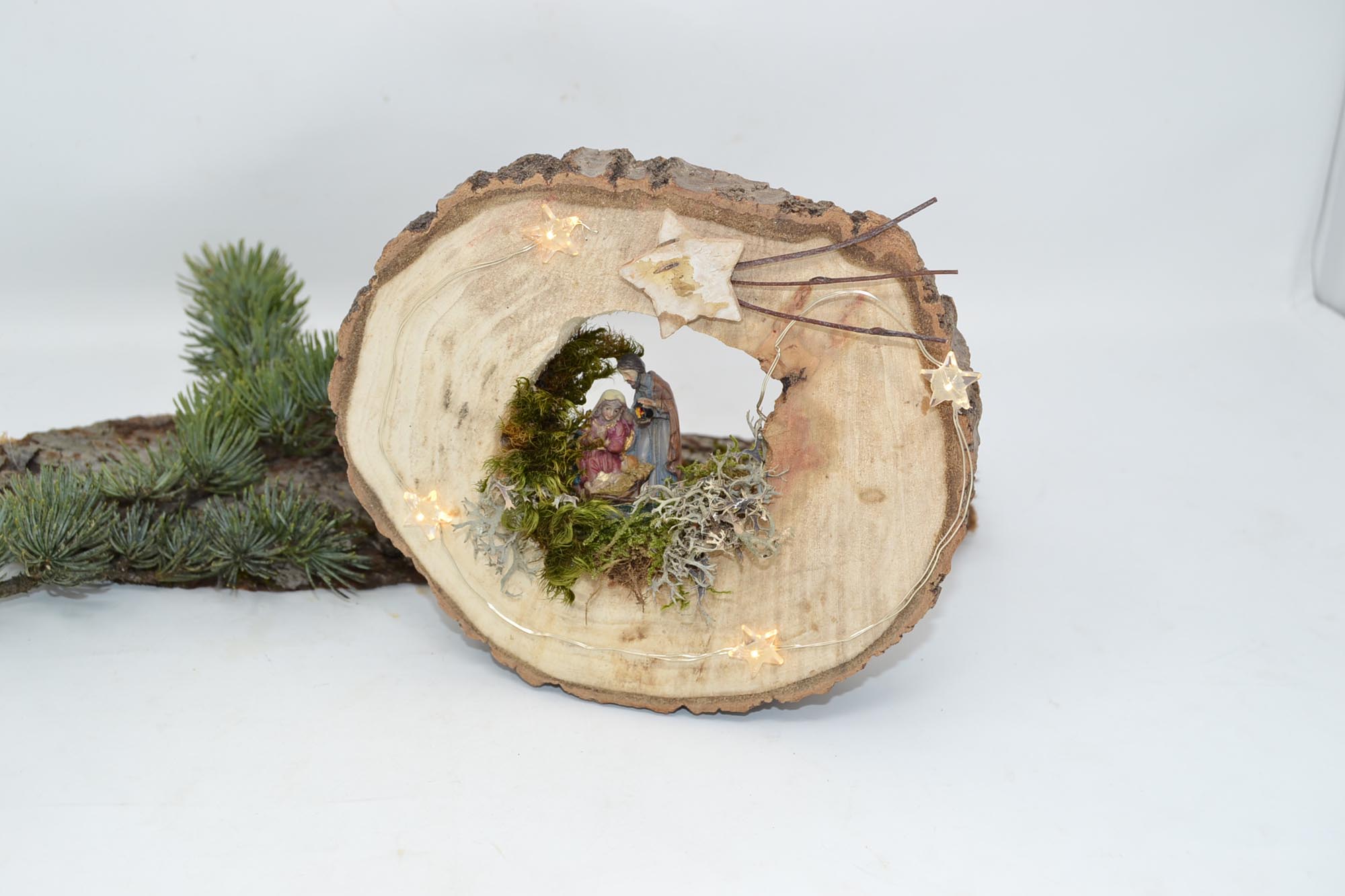 Weihnachtskrippe aus Holz 16x15 cm