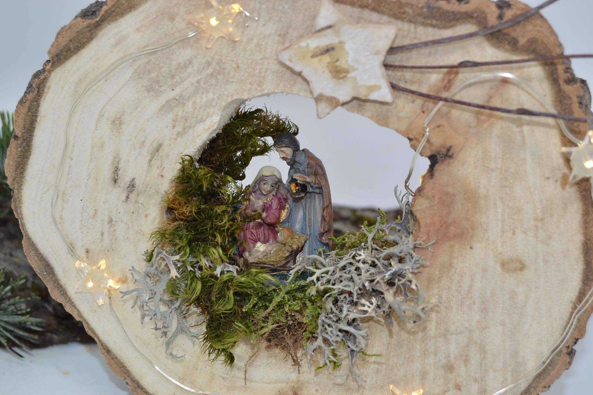 Weihnachtskrippe aus Holz 16x15 cm